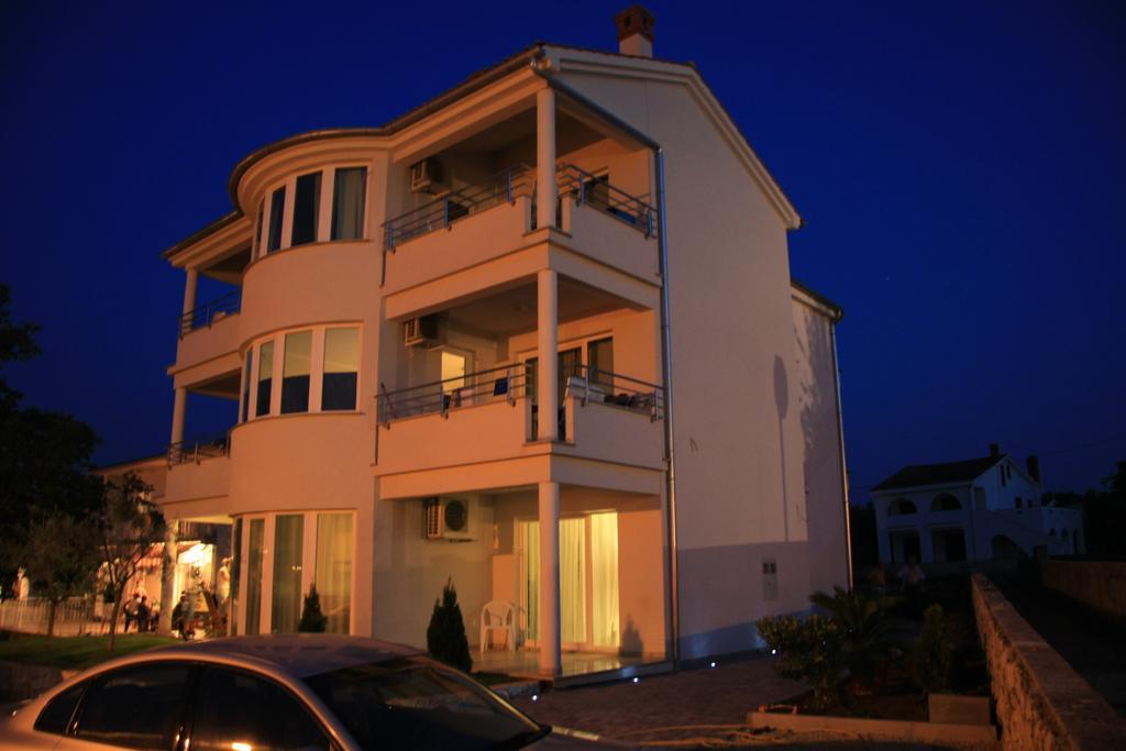 Apartments Kovacic Malinska Exteriör bild